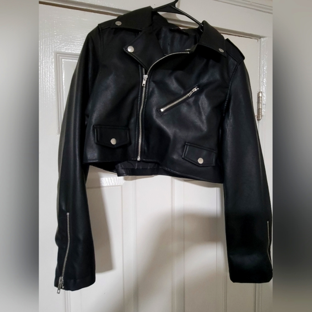 Faux leather crop jacket. Size L Black